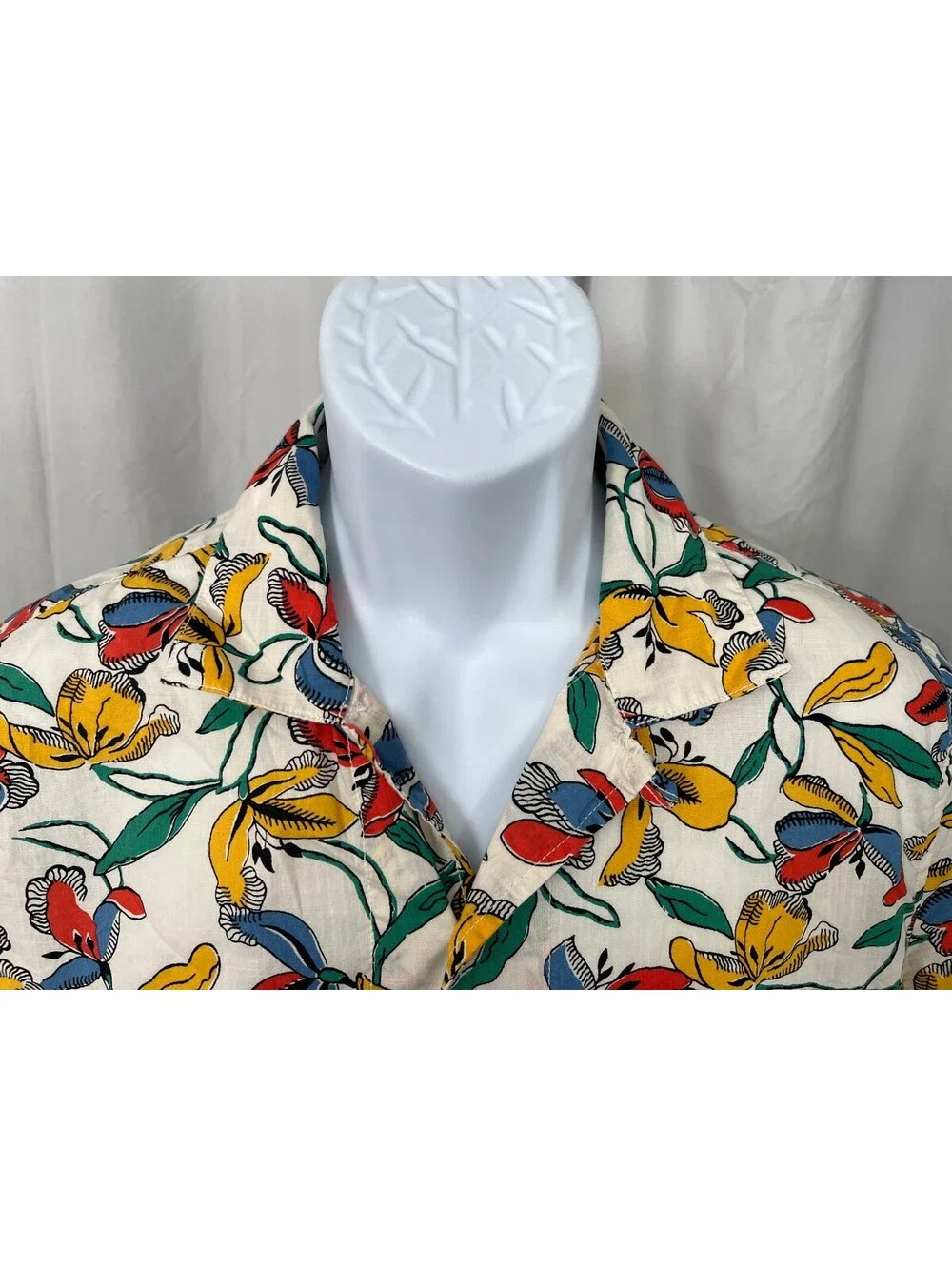 J. Crew Men's Ivory w/ Multicolor Detail Loop Collar s/s Shirt Medium M